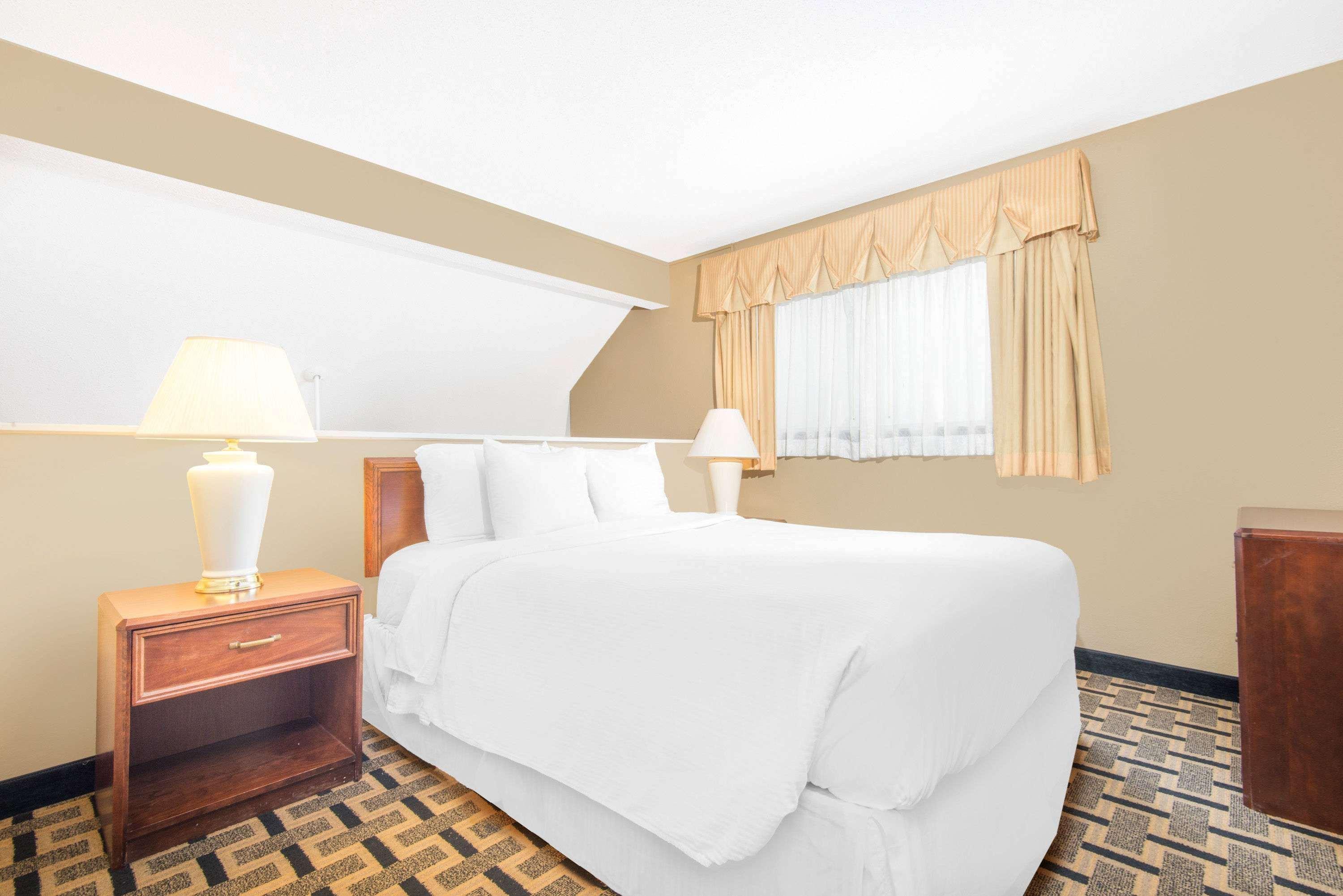 Hawthorn Extended Stay By Wyndham Wichita Exteriör bild