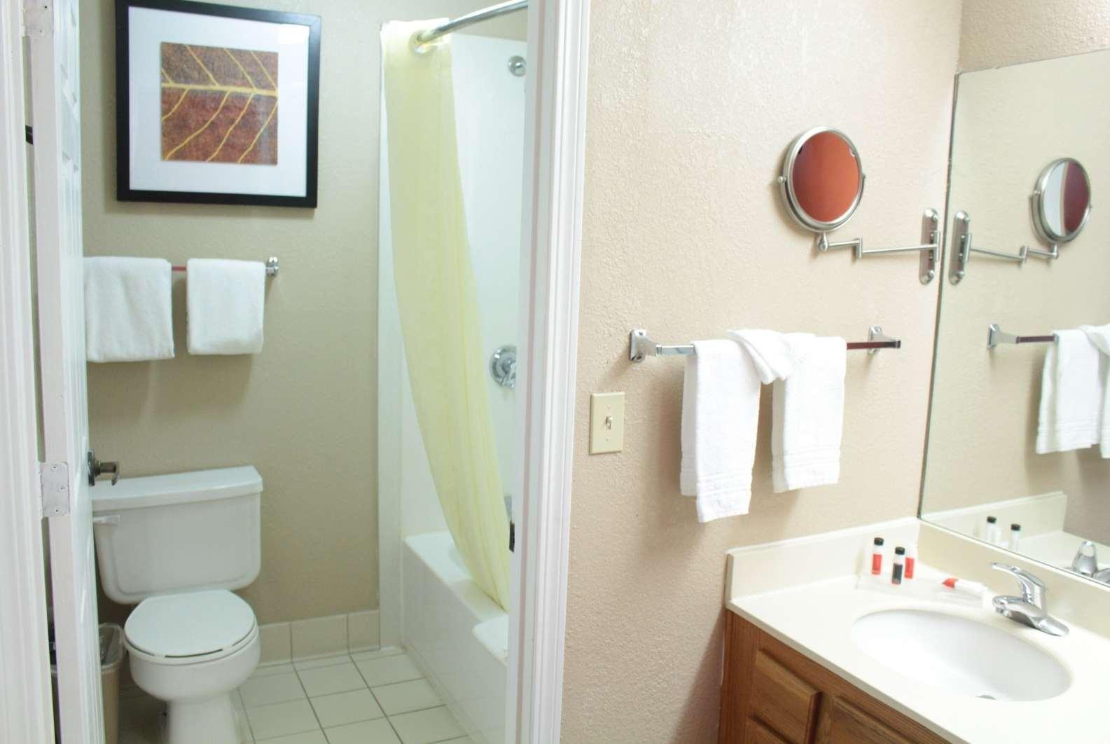 Hawthorn Extended Stay By Wyndham Wichita Exteriör bild