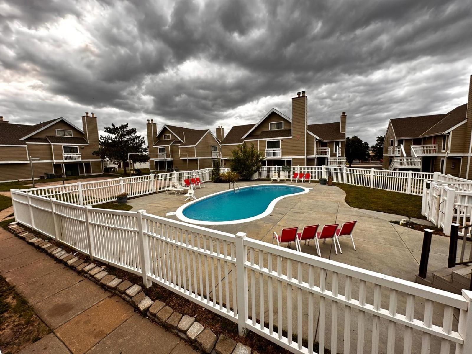 Hawthorn Extended Stay By Wyndham Wichita Exteriör bild