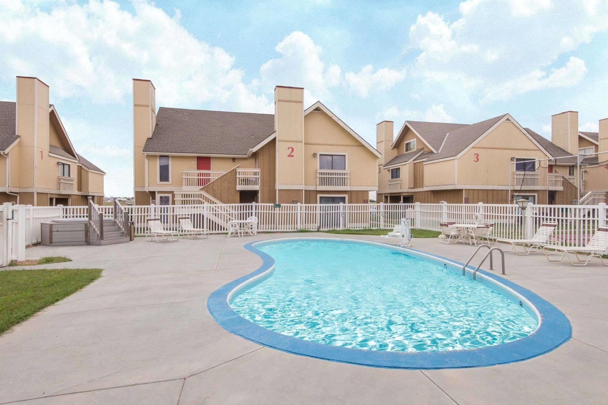 Hawthorn Extended Stay By Wyndham Wichita Exteriör bild